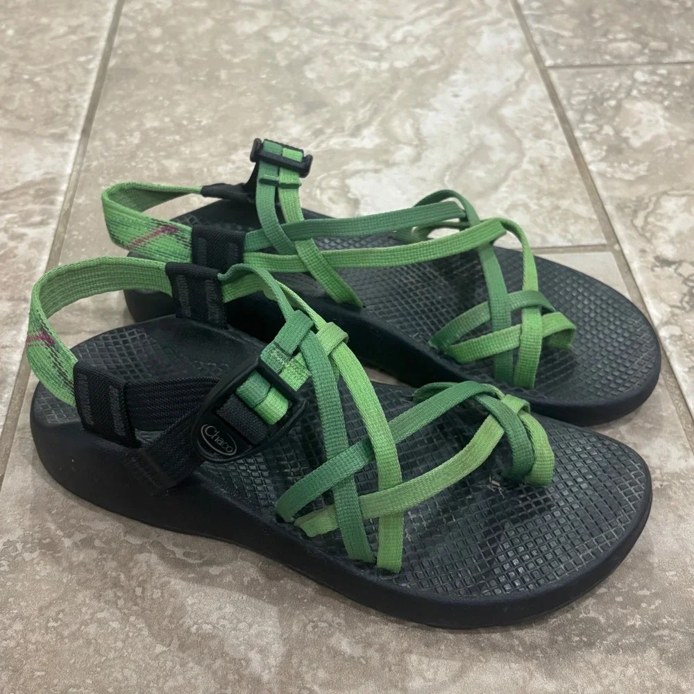 Chaco Z2 Yampa Sandals Womens 8 Green Strappy Toe Loop Hiking Vibram Soles
